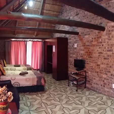 Pride Rock Accommodation Middelburg  Buitenkant foto