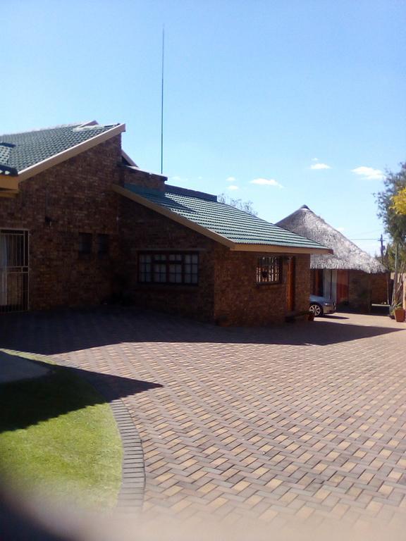 Pride Rock Accommodation Middelburg  Buitenkant foto