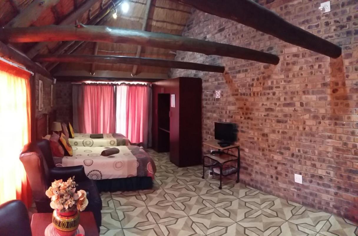 Pride Rock Accommodation Middelburg  Buitenkant foto