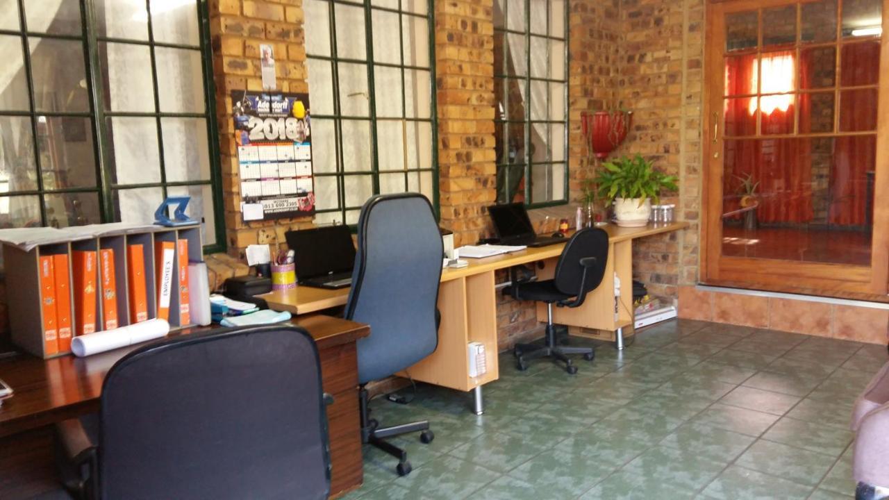 Pride Rock Accommodation Middelburg  Buitenkant foto