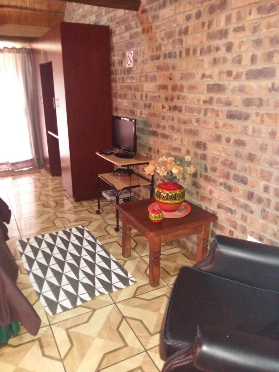 Pride Rock Accommodation Middelburg  Buitenkant foto